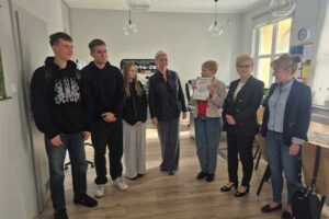 Read more about the article II miejsce  “Ekonomika” w konkursie Słupskie ekouczniaki łowcami baterii